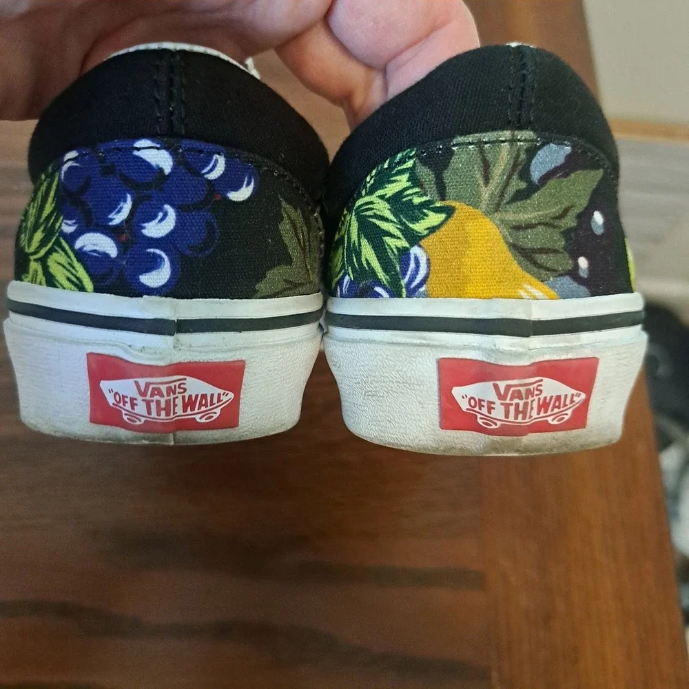 Vans Classic Slip-On Still Life Skull Fruit Black White Mens 6 Women 7.5